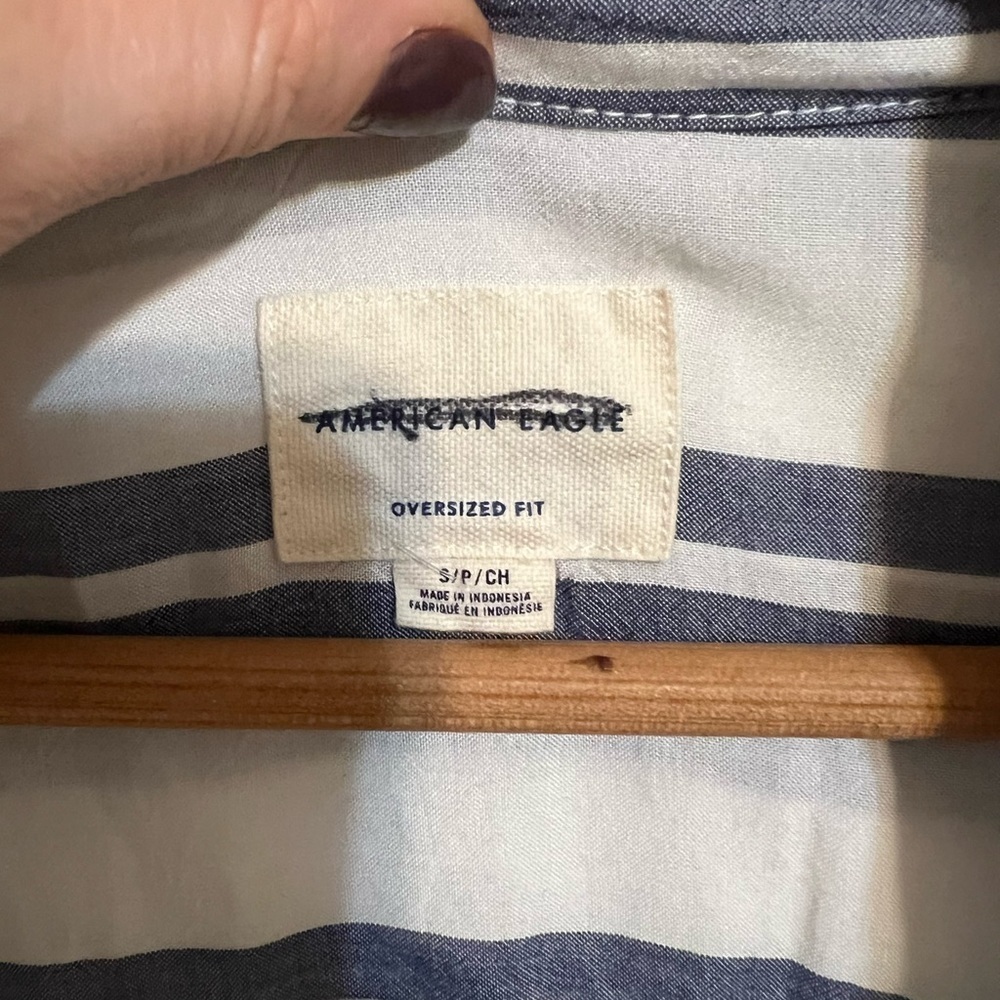 American Eagle, Blue and white stripe Long sleeve top. Size Small button up - Picture 4 of 4